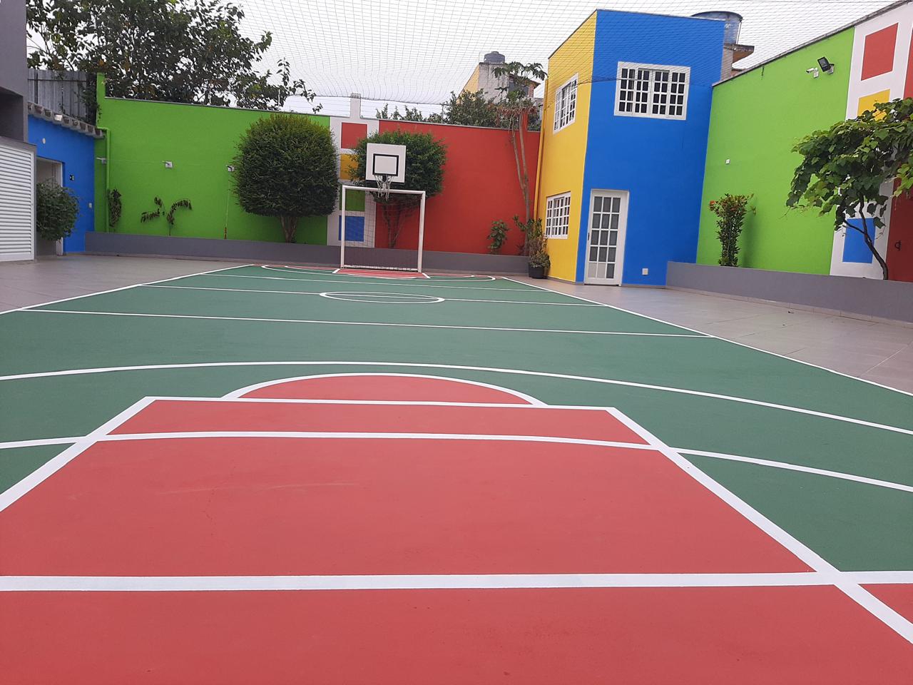 Quadra da escola usada nas atividades de contraturno